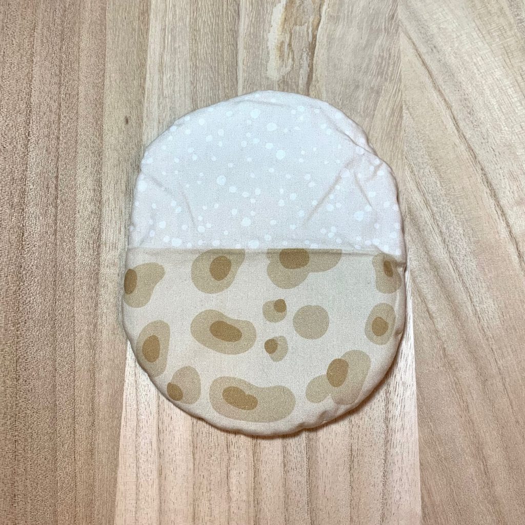 Coser la corteza y la miga del pan de pita Sandwich Cook por separado