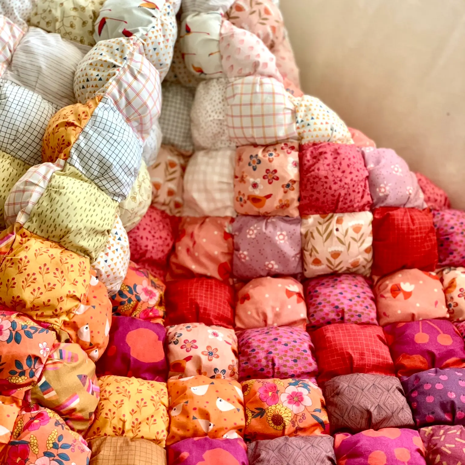 Bubble quilt cosido con tela Poppy Pink de la blu Barcelona