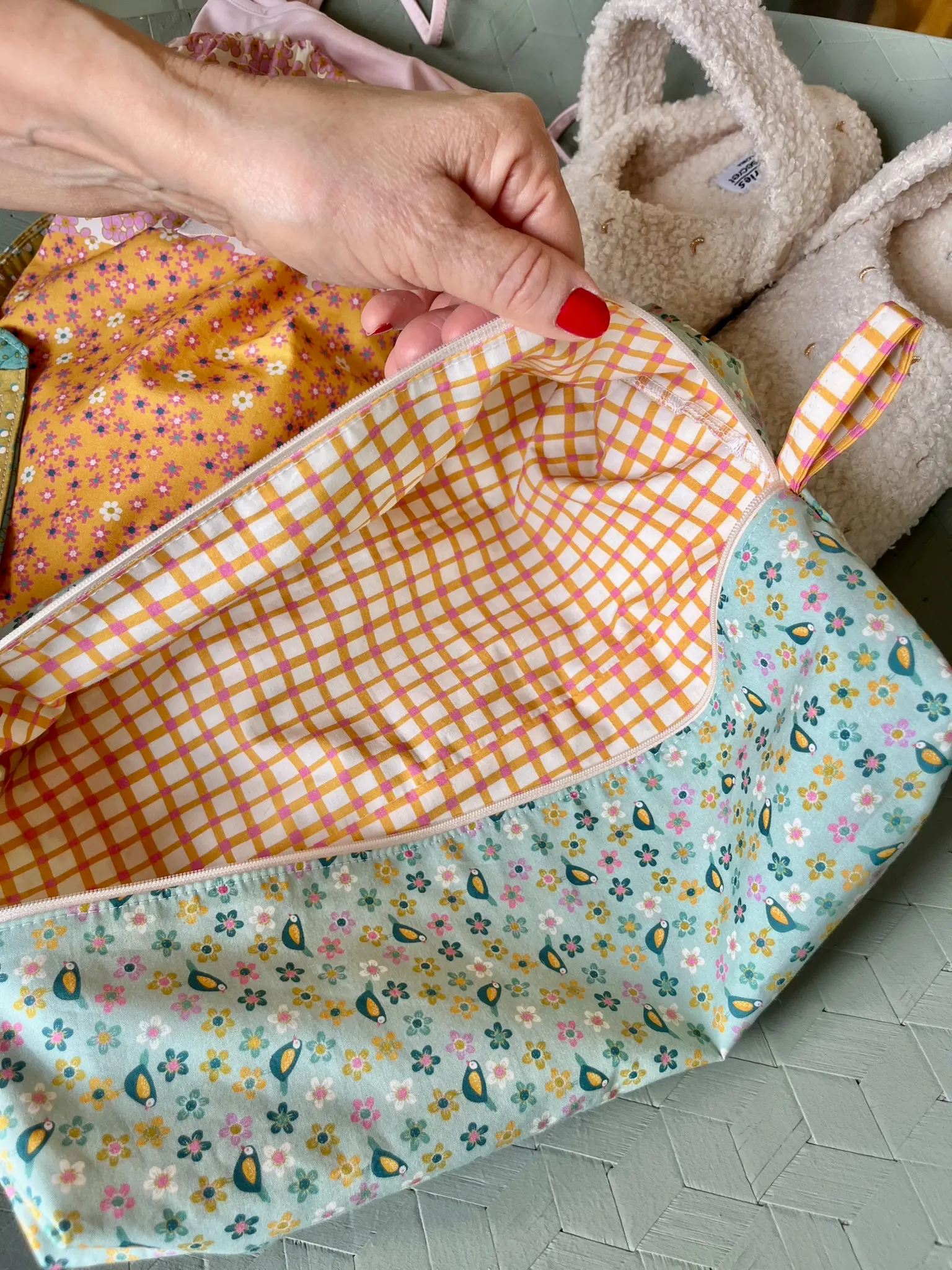 Interior forrado con tela Sweet June de la blu – el panel da para forrar también por dentro