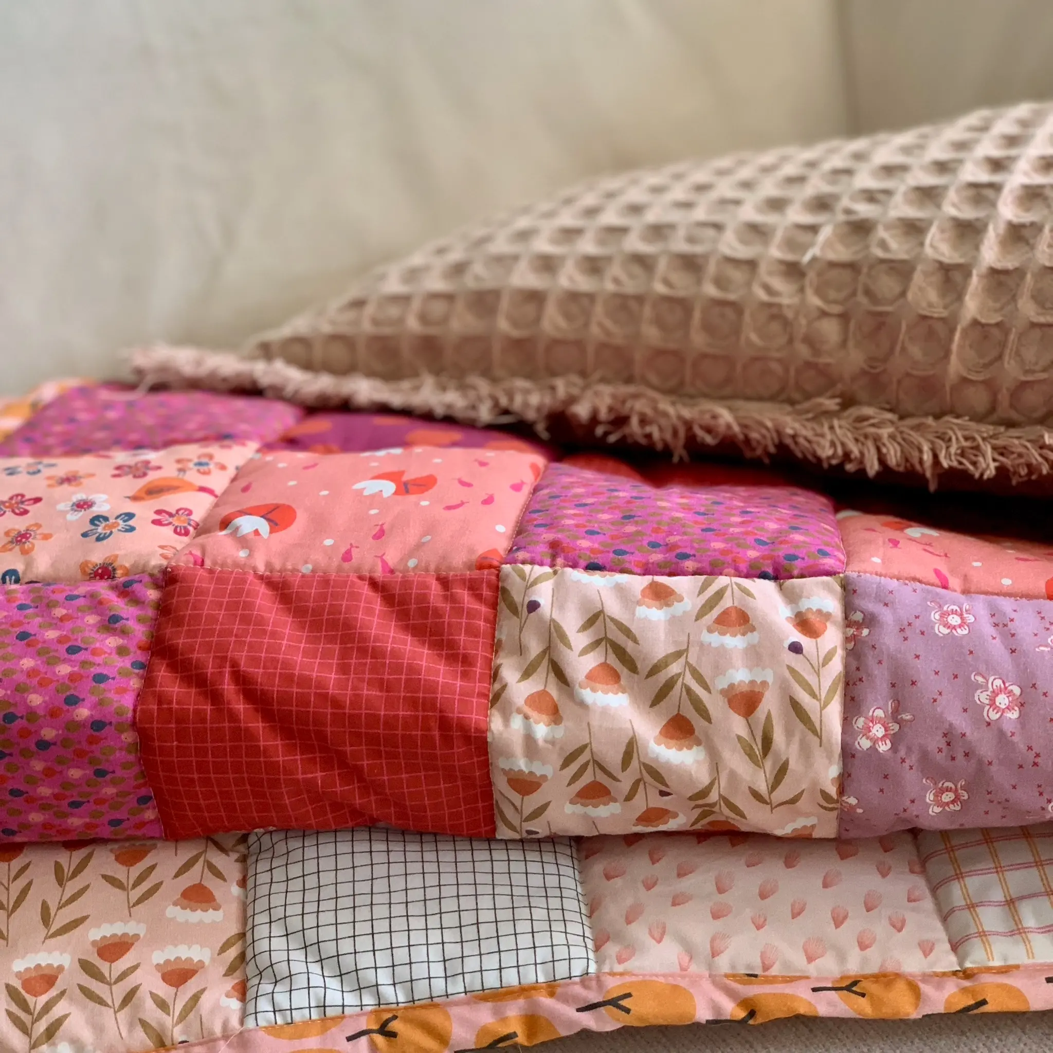 Quilt Poppy Pink de La Blu acolchado siguiendo las líneas del diseño