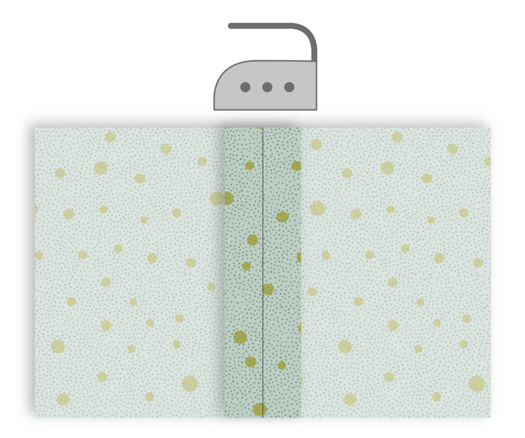 Planchar para abrir las costuras de la funda de almohada de la blu