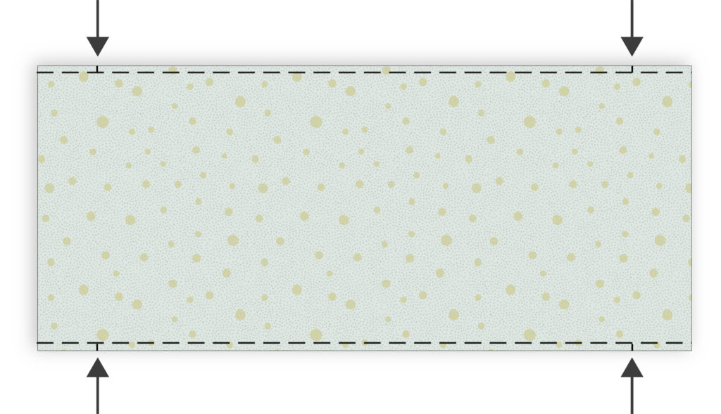 Hacer el doble pliegue en los lados de apertura de la funda de almohada para bebé